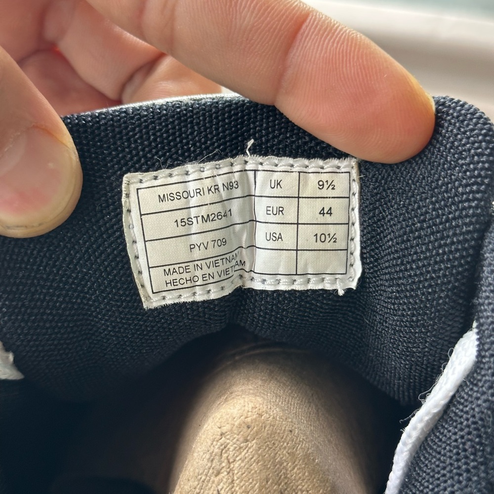 Lacoste Men's Grey Suede Low-Top Sneakers - Picture 6 of 8